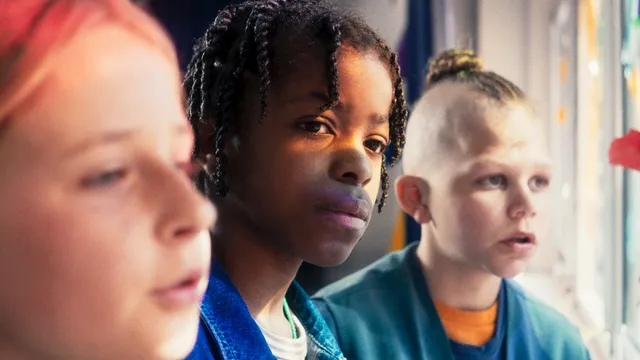 This is your captain speaking  door Idriss Nabil. vlnr:  Isis Huizinga, Benjamin Mukadi Kanda van de Kamp, Mees Saers