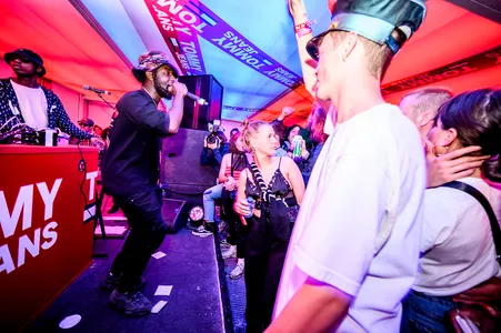 Yung Nnelg in de Tommy Hillfiger club op Lowlands 2019