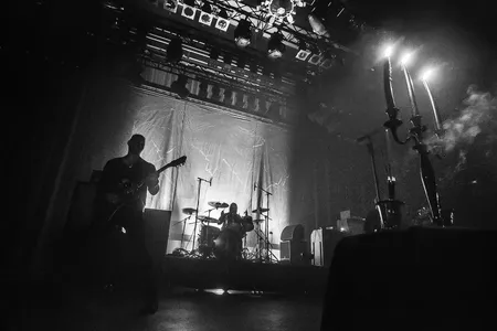 Regarde Les Hommes Tomber