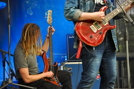 Dan and the middle men