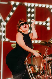 RAYE op Lowlands 2025