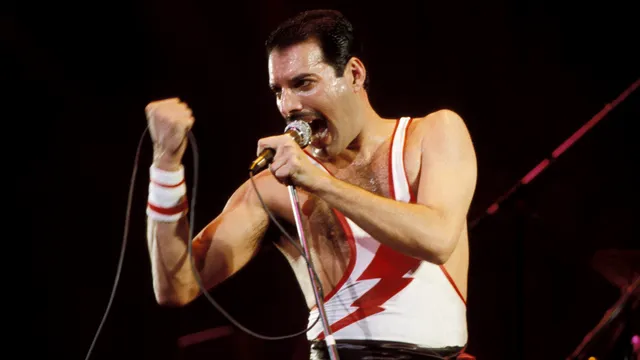 Picture shows_Freddie Mercury and Queen, performing live on stage, Australia April 01
(Getty Image ref_85364667)