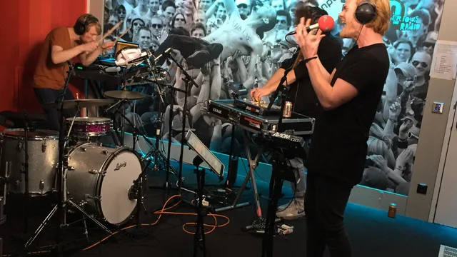 Feiertag live in 3voor12 Radio