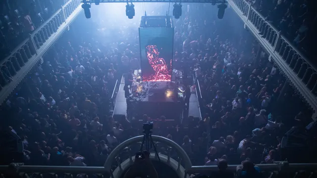 Sfeer op STOOR van Speedy J in Paradiso tijdens ADE 2021