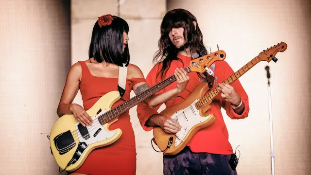 Khruangbin live op Lowlands 2025