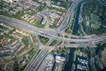 Luchtfoto snelwegen regio Rijnmond.