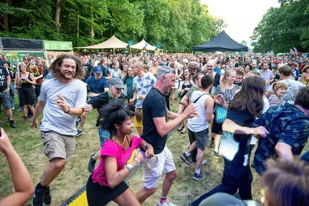 Circle pit tijdens het optreden van Arson