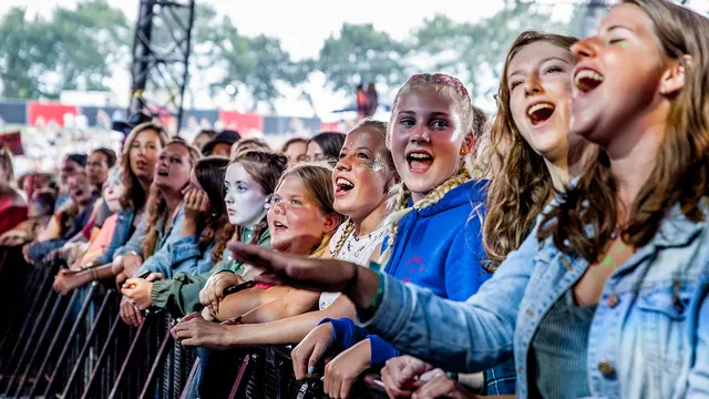 Fans van James Bay in de Alpha op Lowlands 2018
