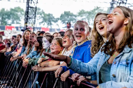 Fans van James Bay in de Alpha op Lowlands 2018