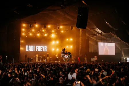 Dadi Freyr live in de Heineken op Lowlands 2022