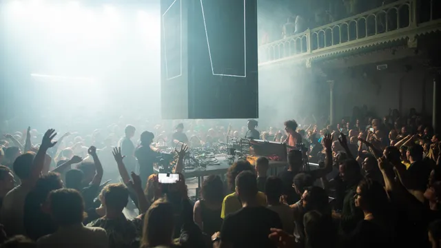 Sfeer op STOOR van Speedy J in Paradiso tijdens ADE 2021