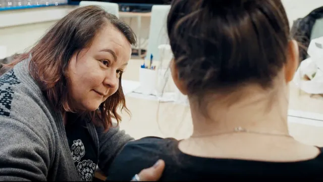 Beneath The Surface, Mona en haar dochter, die ook misbruikt is door haar opa, Mona's vader