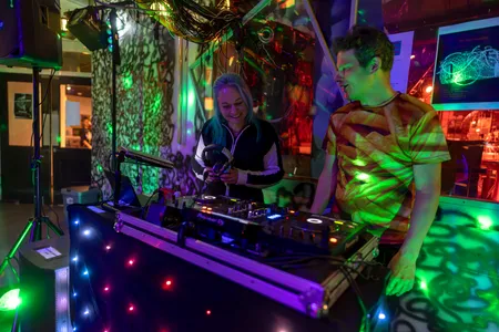 Mis. Chris & Gewoon Wilco