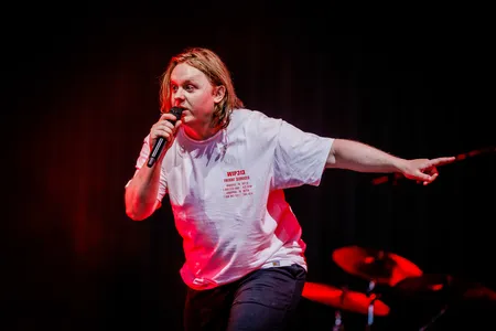 Lewis Capaldi live in de Alpha op Lowlands 2022