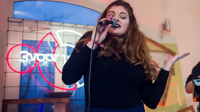Linde Schöne in de 3voor12 silosessie tijdens Eurosonic 2017