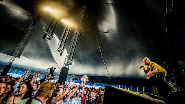 Dubioza Kolektiv in Teddy Widder, Down The Rabbit Hole, 2016