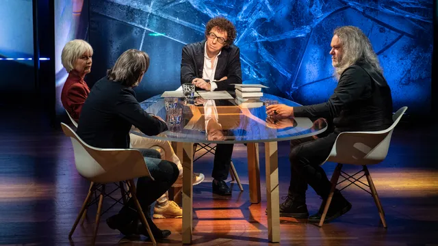 Foto van de tafel met gasten.