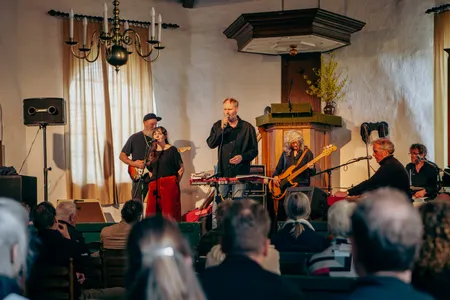 Meindert Talma en band in Sijbrandahus