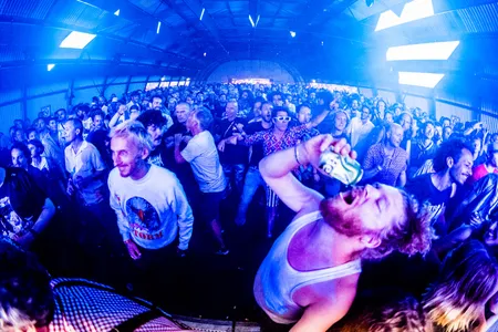 Tramhaus in de X-Ray op Lowlands 2022