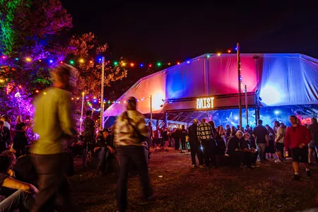 Sfeer op Misty Fields 2026