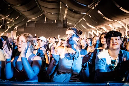 Mother Mother in de Heineken tijdens Lowlands 2023