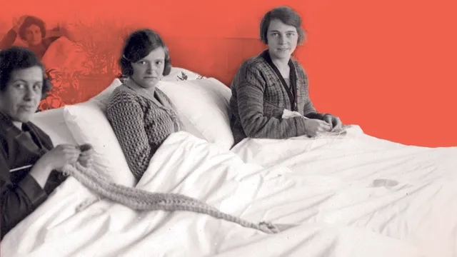 vrouw in bed aan het rusten, in een rusthuis, jaren vijftig/ zestig