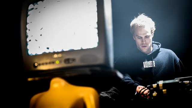 Bjarki Happy Earthday AV op Lowlands 2019