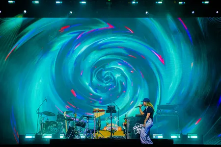 Tash Sultana in de Alpha op Lowlands 2022