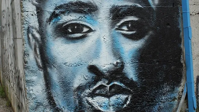 graffiti piece van Tupac