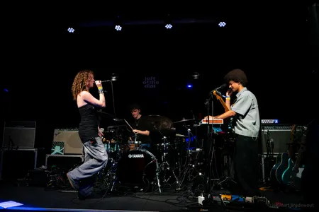 Leela Rosa in Club Uniek bij Left of the Dial