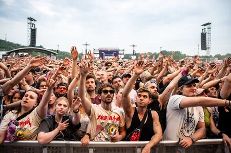 Machine Gun Kelly op het Noordpodium tijdens Pinkpop 2023
