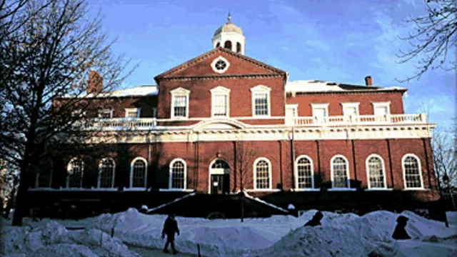 Een van de gebouwen van Harvard University. Enkele van de professoren van Harvard komen voor op de lijst van Lynne Cheney.