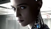 Alicia Vikander als Ava in Ex Machina