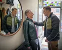 Leo (Alan Cumming) en zijn buurman Clive (David Morrissey) in miniserie Tip Toe