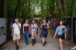 Werfpop Leiden: mensen betreden het festivalterrein