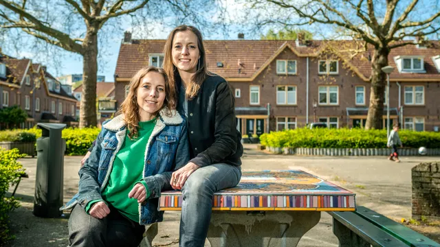 Femke (links) en Ilse (rechts) van Velzen