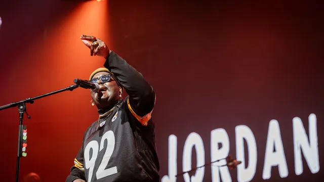 Jordan Mackampa op Lowlands 2024
