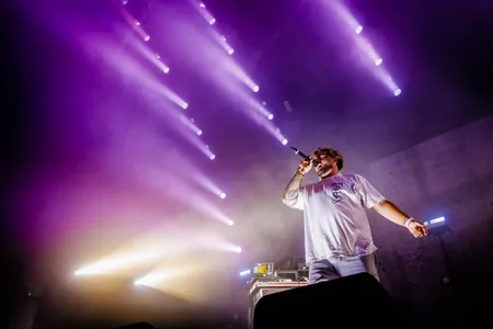 Zwangere Guy live in de India op Lowlands 2022