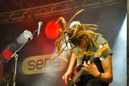 Dan and the middle men