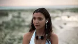 Tara Hetharia als Eli in de film Met oprechte deelneming