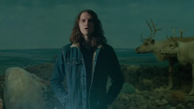 Still uit Omen van I Am Oak