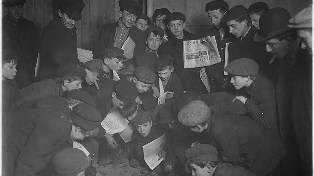 jonge koters met de krant