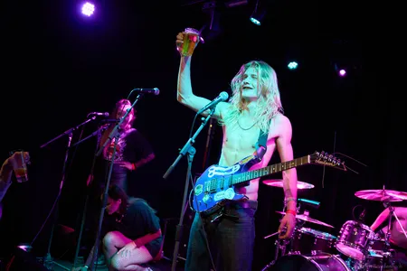Asbest tijdens Fenix Festival
