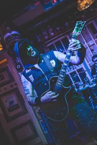 Gitarist Funeral Whore