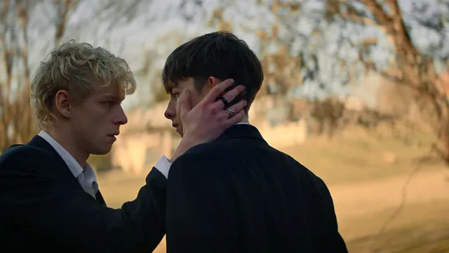 Naim (Joe Bird) en Ryan (Stacy Clausen) in Leviticus