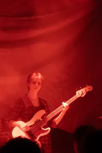 Opener Faylo bassist