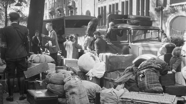 Terugkeer van Joden na de Bevrijding, Plantage Doklaan Amsterdam 1945