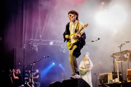 Declan McKenna in de India op Lowlands 2022