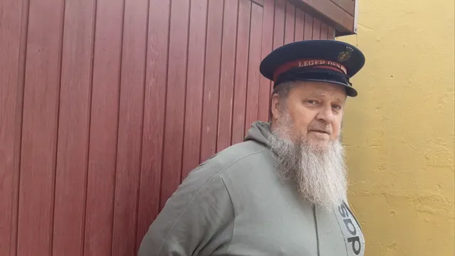 Heilsoldaat Jan, een van de buitenstaanders