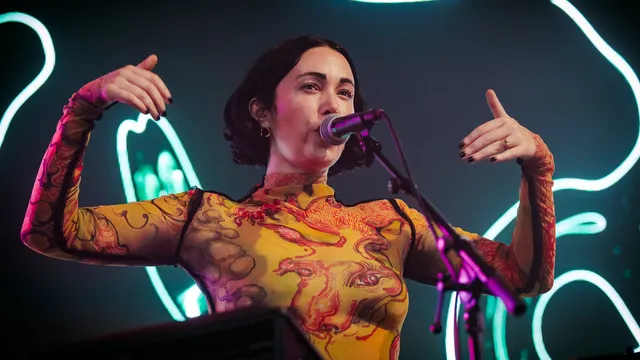 Kelly Lee Owens in de X-Ray op Lowlands 2022